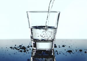 quanta acqua bere al giorno